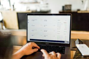 Read more about the article B2B SaaS Win Rate Benchmarks by Deal Size, Stage and Segment (2026)